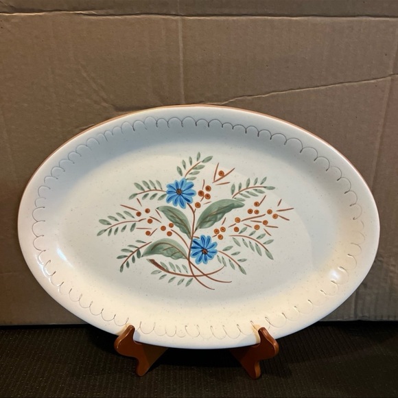 Stangl Oval Platter and Gravy Boat Set - Multicolor - Picture 2 of 10
